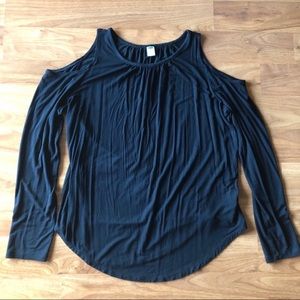 Old Navy L cold shoulder shirt